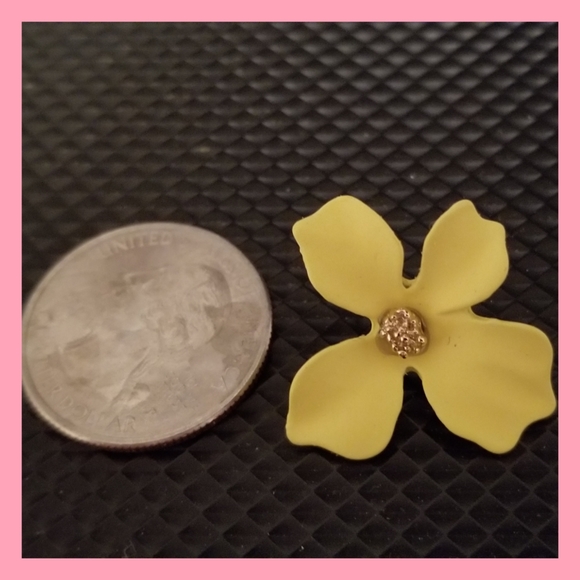 Blossom White  Earrings - Picture 6 of 7